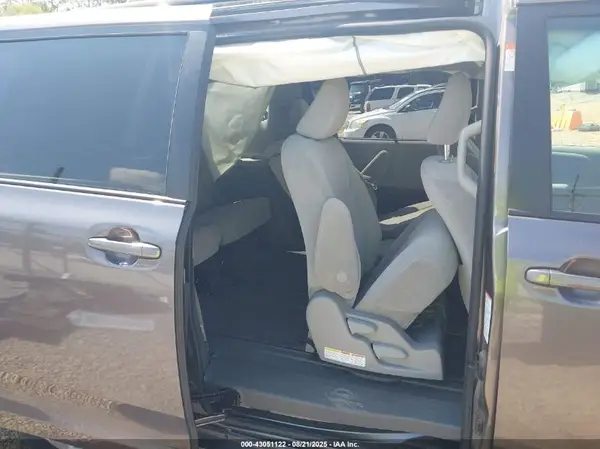 5TDKZ3DC7LS085201 2020 TOYOTA SIENNA - Image 8