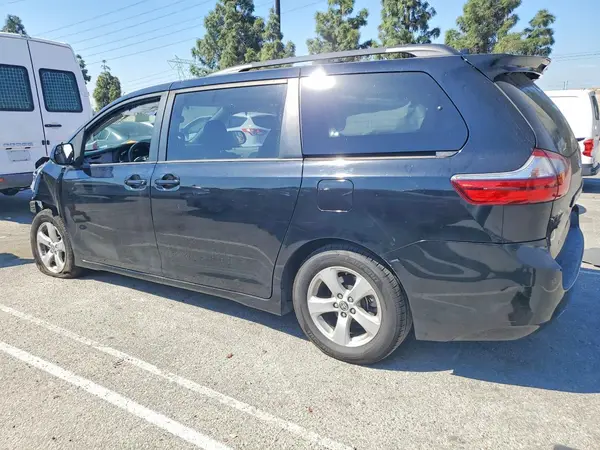 5TDKZ3DC7LS087661 2020 TOYOTA SIENNA - Image 2