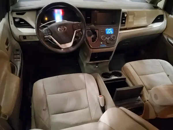 5TDKZ3DC8HS771240 2017 TOYOTA SIENNA - Image 8