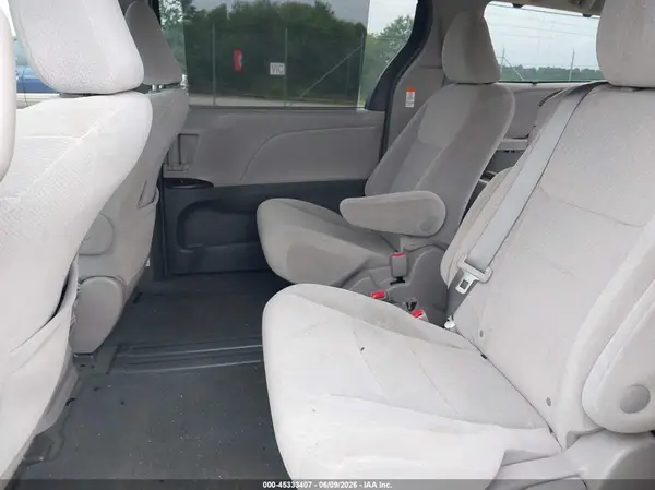 5TDKZ3DC8HS771707 2017 TOYOTA SIENNA - Image 8