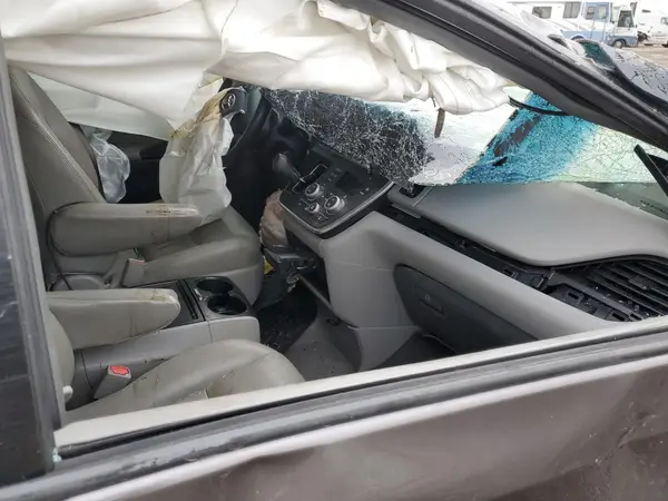 5TDKZ3DC8HS783355 2017 TOYOTA SIENNA - Image 8