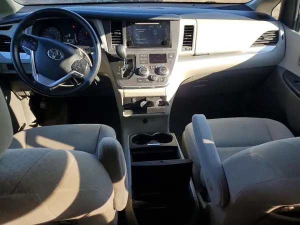 5TDKZ3DC8HS786515 2017 TOYOTA SIENNA - Image 8