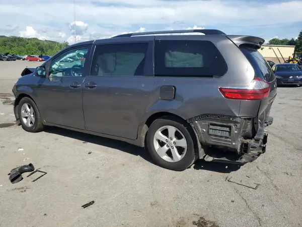 5TDKZ3DC8HS790919 2017 TOYOTA SIENNA - Image 2