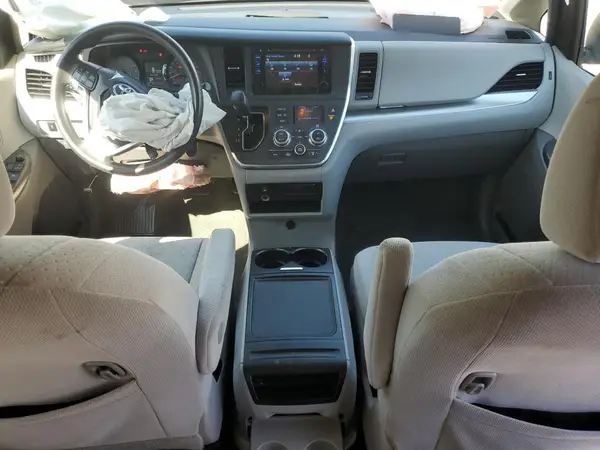 5TDKZ3DC8HS790919 2017 TOYOTA SIENNA - Image 8