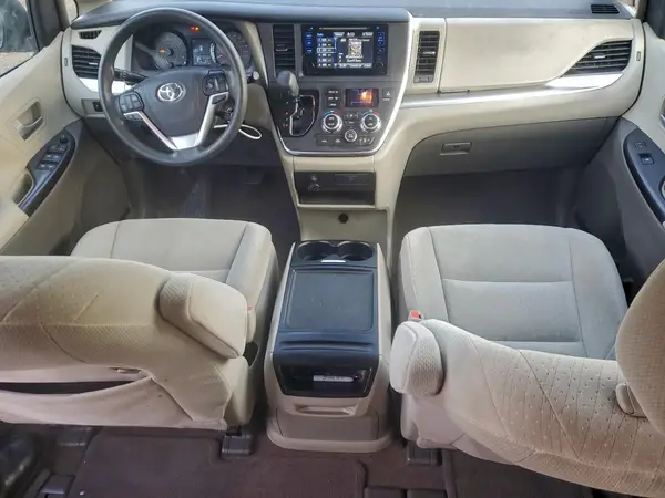 5TDKZ3DC8HS808724 2017 TOYOTA SIENNA - Image 8