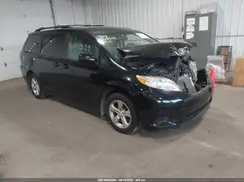 5TDKZ3DC8HS813700 2017 TOYOTA SIENNA
