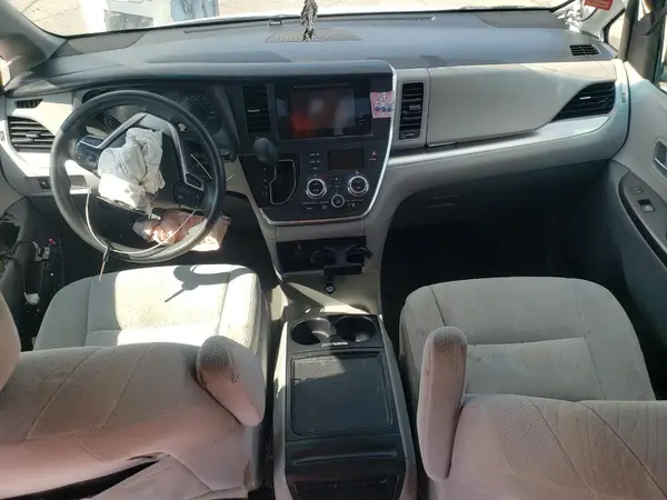 5TDKZ3DC8HS821392 2017 TOYOTA SIENNA - Image 8