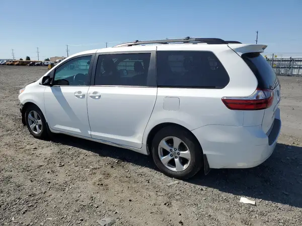 5TDKZ3DC8HS821554 2017 TOYOTA SIENNA - Image 2