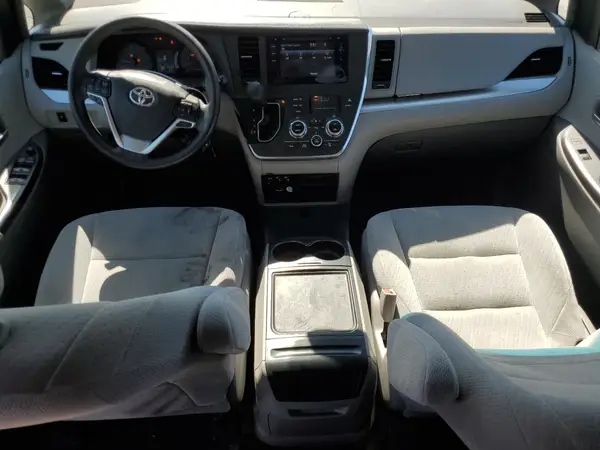 5TDKZ3DC8HS821554 2017 TOYOTA SIENNA - Image 8