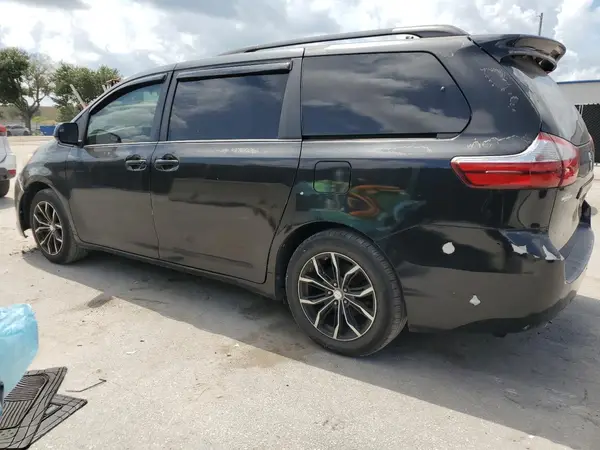 5TDKZ3DC8HS821960 2017 TOYOTA SIENNA - Image 2