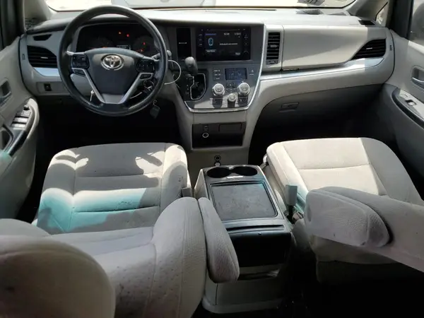 5TDKZ3DC8HS821960 2017 TOYOTA SIENNA - Image 8