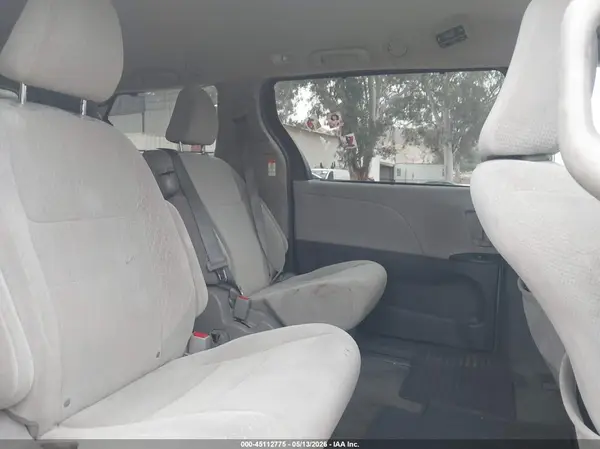 5TDKZ3DC8HS822672 2017 TOYOTA SIENNA - Image 8