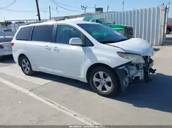 5TDKZ3DC8HS824972 2017 TOYOTA SIENNA