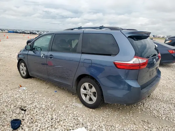 5TDKZ3DC8HS825698 2017 TOYOTA SIENNA - Image 2