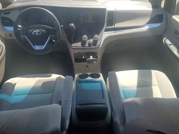 5TDKZ3DC8HS829203 2017 TOYOTA SIENNA - Image 8
