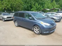 5TDKZ3DC8HS829833 2017 TOYOTA SIENNA