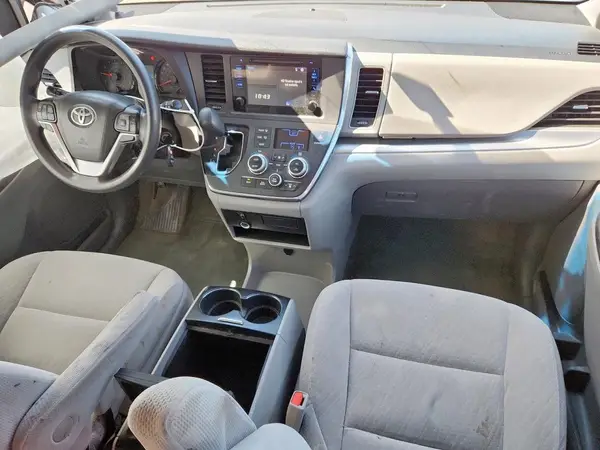 5TDKZ3DC8HS831081 2017 TOYOTA SIENNA - Image 8
