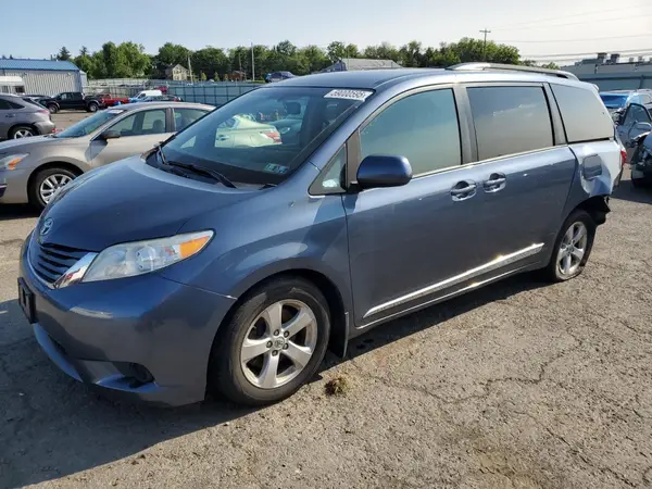 5TDKZ3DC8HS831887 2017 TOYOTA SIENNA - Image 1