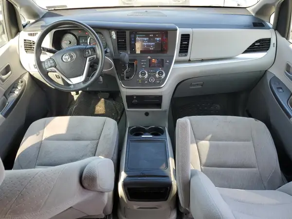5TDKZ3DC8HS831887 2017 TOYOTA SIENNA - Image 8
