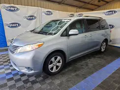 5TDKZ3DC8HS833784 2017 TOYOTA SIENNA