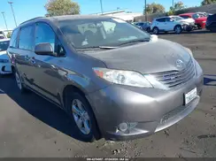 5TDKZ3DC8HS841108 2017 TOYOTA SIENNA