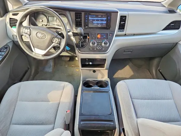 5TDKZ3DC8HS841903 2017 TOYOTA SIENNA - Image 8