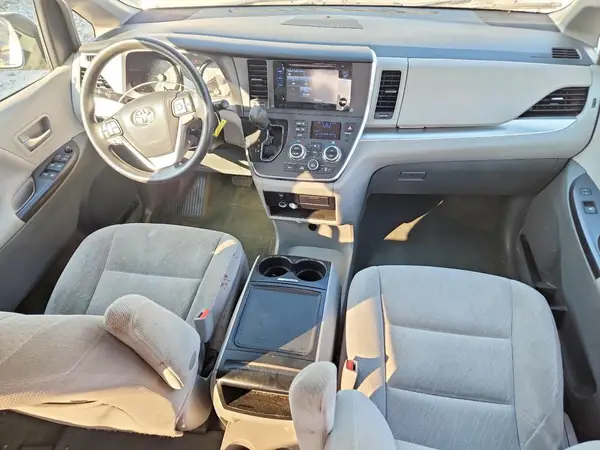 5TDKZ3DC8HS844364 2017 TOYOTA SIENNA - Image 8