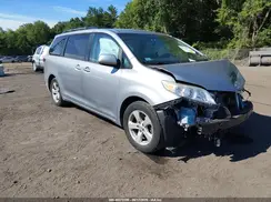 5TDKZ3DC8HS844820 2017 TOYOTA SIENNA