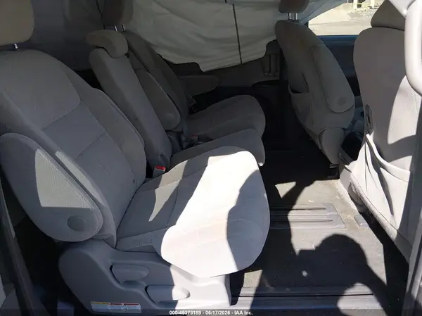 5TDKZ3DC8HS844820 2017 TOYOTA SIENNA - Image 8