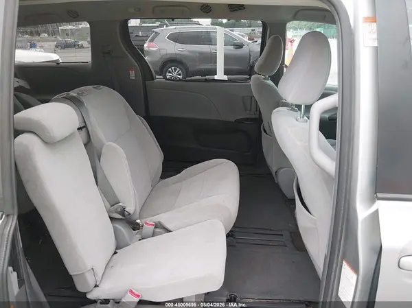 5TDKZ3DC8HS846339 2017 TOYOTA SIENNA - Image 8