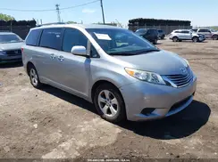 5TDKZ3DC8HS854702 2017 TOYOTA SIENNA