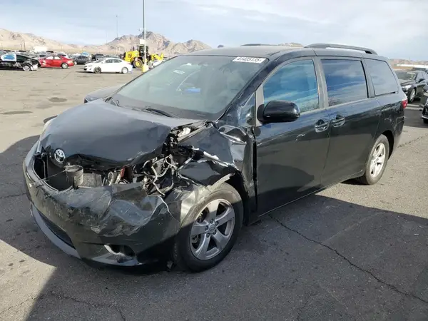 5TDKZ3DC8HS862508 2017 TOYOTA SIENNA - Image 1