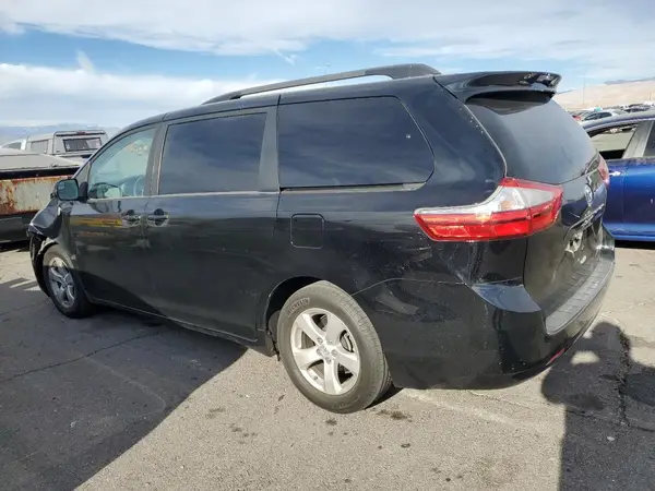5TDKZ3DC8HS862508 2017 TOYOTA SIENNA - Image 2