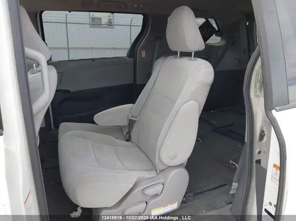 5TDKZ3DC8HS864968 2017 TOYOTA SIENNA - Image 8