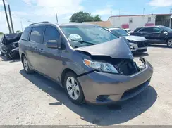5TDKZ3DC8HS871158 2017 TOYOTA SIENNA