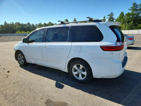 5TDKZ3DC8HS875601 2017 TOYOTA SIENNA - Image 2