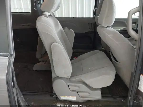 5TDKZ3DC8HS884895 2017 TOYOTA SIENNA - Image 7