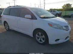 5TDKZ3DC8HS885657 2017 TOYOTA SIENNA