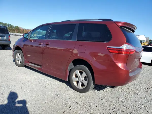 5TDKZ3DC8HS888011 2017 TOYOTA SIENNA - Image 2