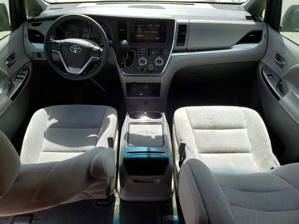5TDKZ3DC8HS888364 2017 TOYOTA SIENNA - Image 8