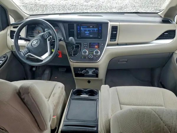 5TDKZ3DC8HS891801 2017 TOYOTA SIENNA - Image 8