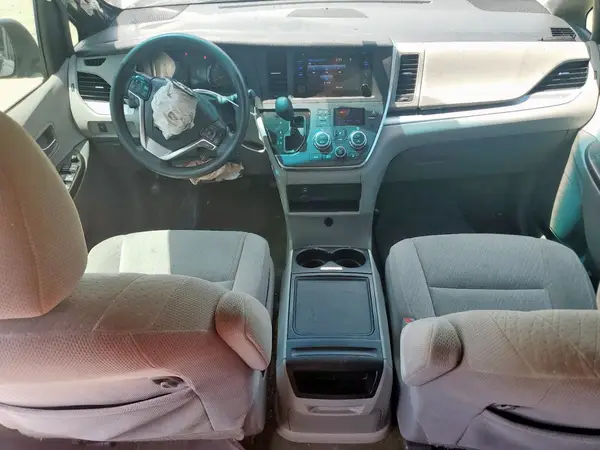 5TDKZ3DC8HS900433 2017 TOYOTA SIENNA - Image 8