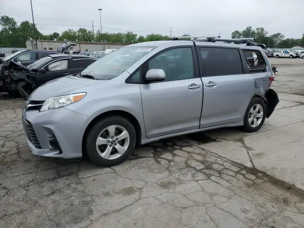 5TDKZ3DC8JS901748 2018 TOYOTA SIENNA - Image 1