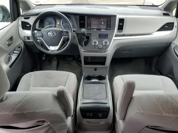 5TDKZ3DC8JS901748 2018 TOYOTA SIENNA - Image 8