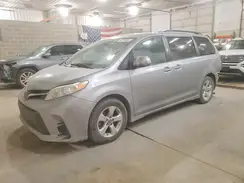 5TDKZ3DC8JS901751 2018 TOYOTA SIENNA