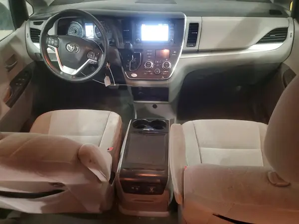 5TDKZ3DC8JS901751 2018 TOYOTA SIENNA - Image 8