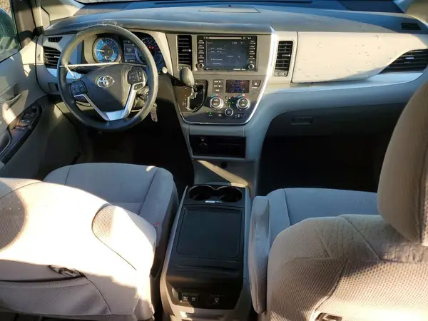 5TDKZ3DC8JS902236 2018 TOYOTA SIENNA - Image 8