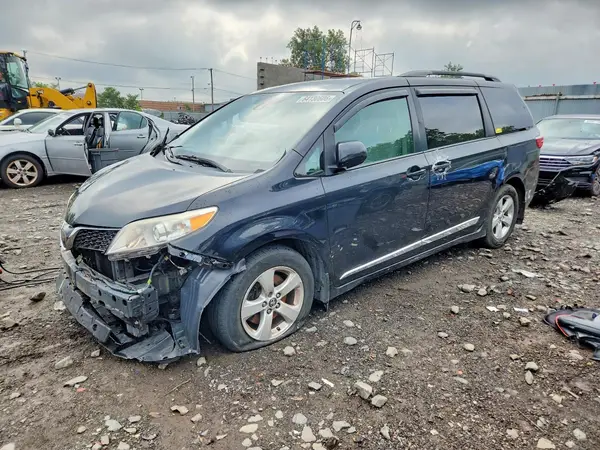 5TDKZ3DC8JS902396 2018 TOYOTA SIENNA - Image 1