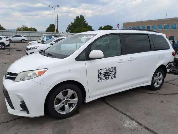 5TDKZ3DC8JS904908 2018 TOYOTA SIENNA - Image 1
