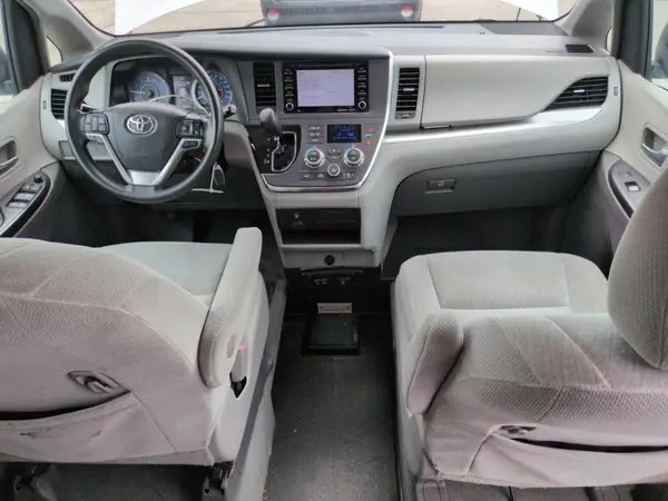 5TDKZ3DC8JS904908 2018 TOYOTA SIENNA - Image 8